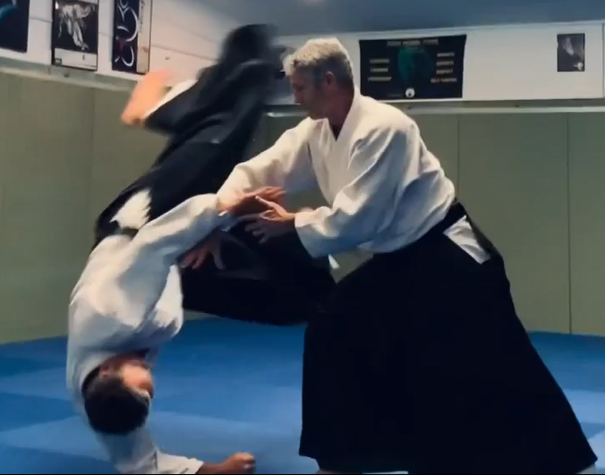 Hijiatre Nage Rc Ab